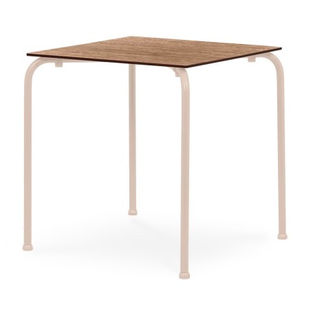 Mesa FERAY, apilable, epoxi color arena, tablero fenólico roble Country 69 x 69 cms.